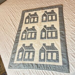 Vintage Blue/White Cotton Floral Patchwork Quilt Wallhanging-Cottage Pattern